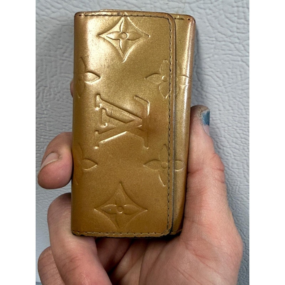 Authentic Louis Vuitton Marshmallow Vernis 4-Key‎ Holder (CA1003) Vintage
